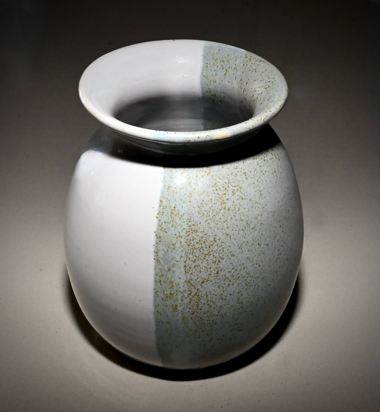Vase vert/blanc fait main (pièce unique) par BLG Ceramic